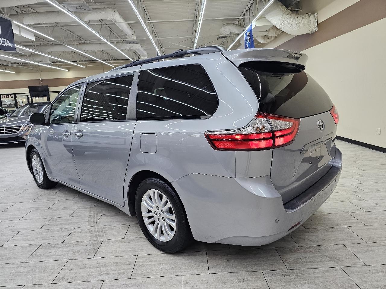 Toyota Sienna XLE FWD 8-Passenger V6 2015