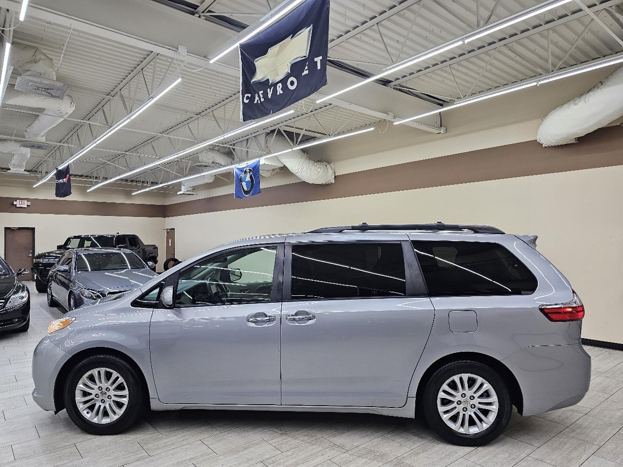 Toyota Sienna XLE FWD 8-Passenger V6 2015