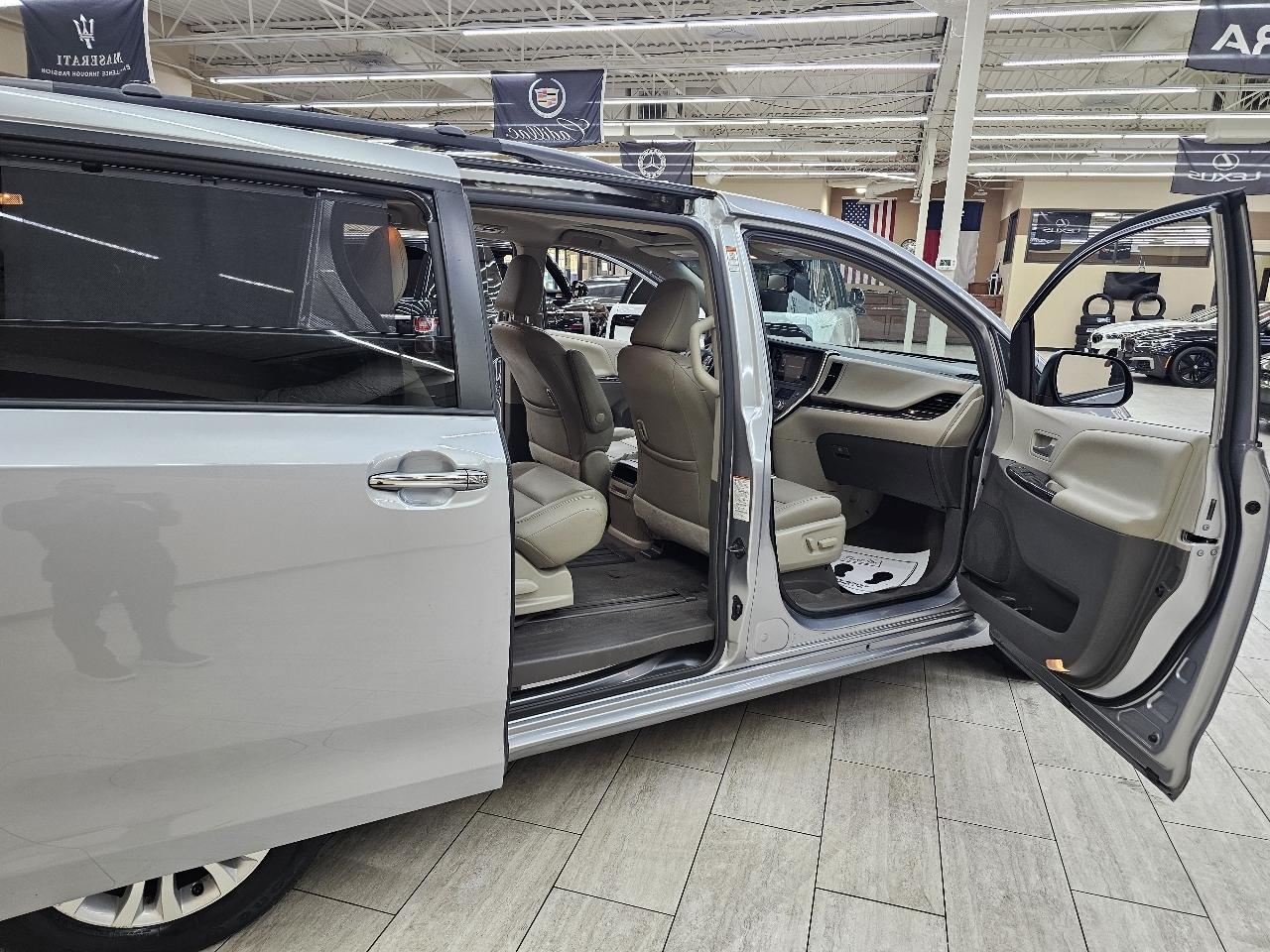 Toyota Sienna XLE FWD 8-Passenger V6 2015