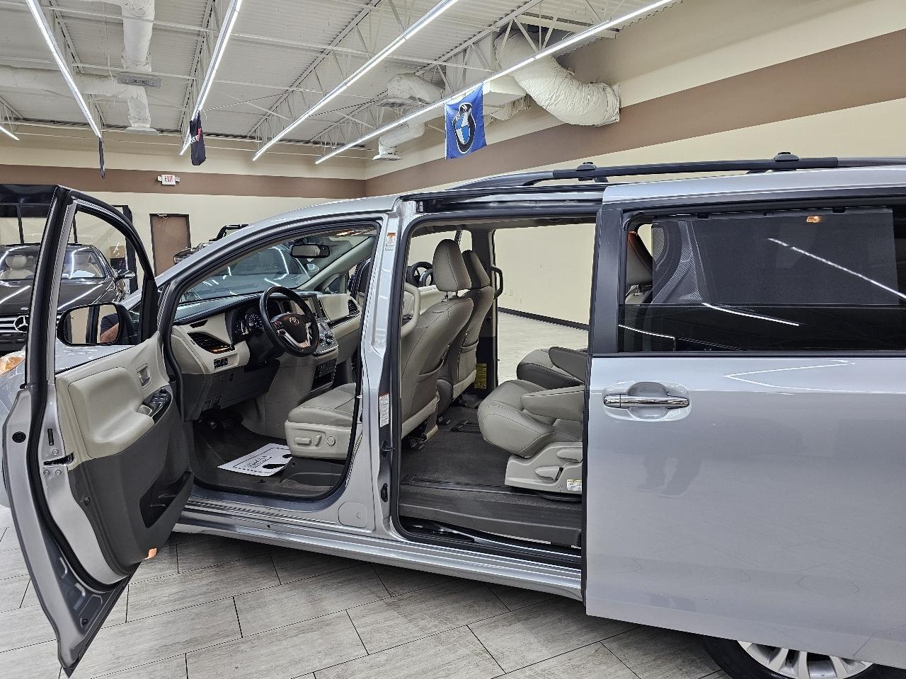 Toyota Sienna XLE FWD 8-Passenger V6 2015
