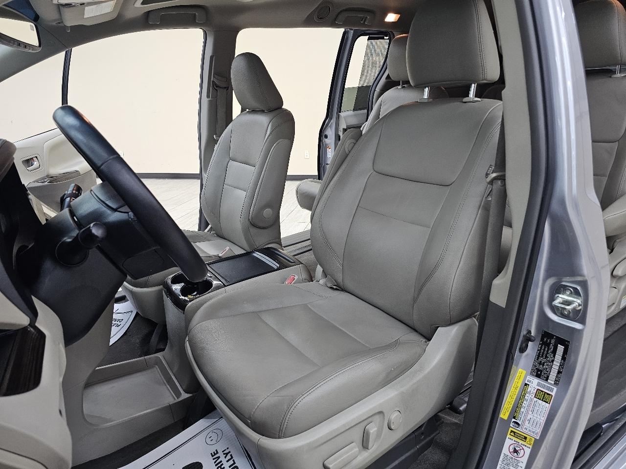 Toyota Sienna XLE FWD 8-Passenger V6 2015