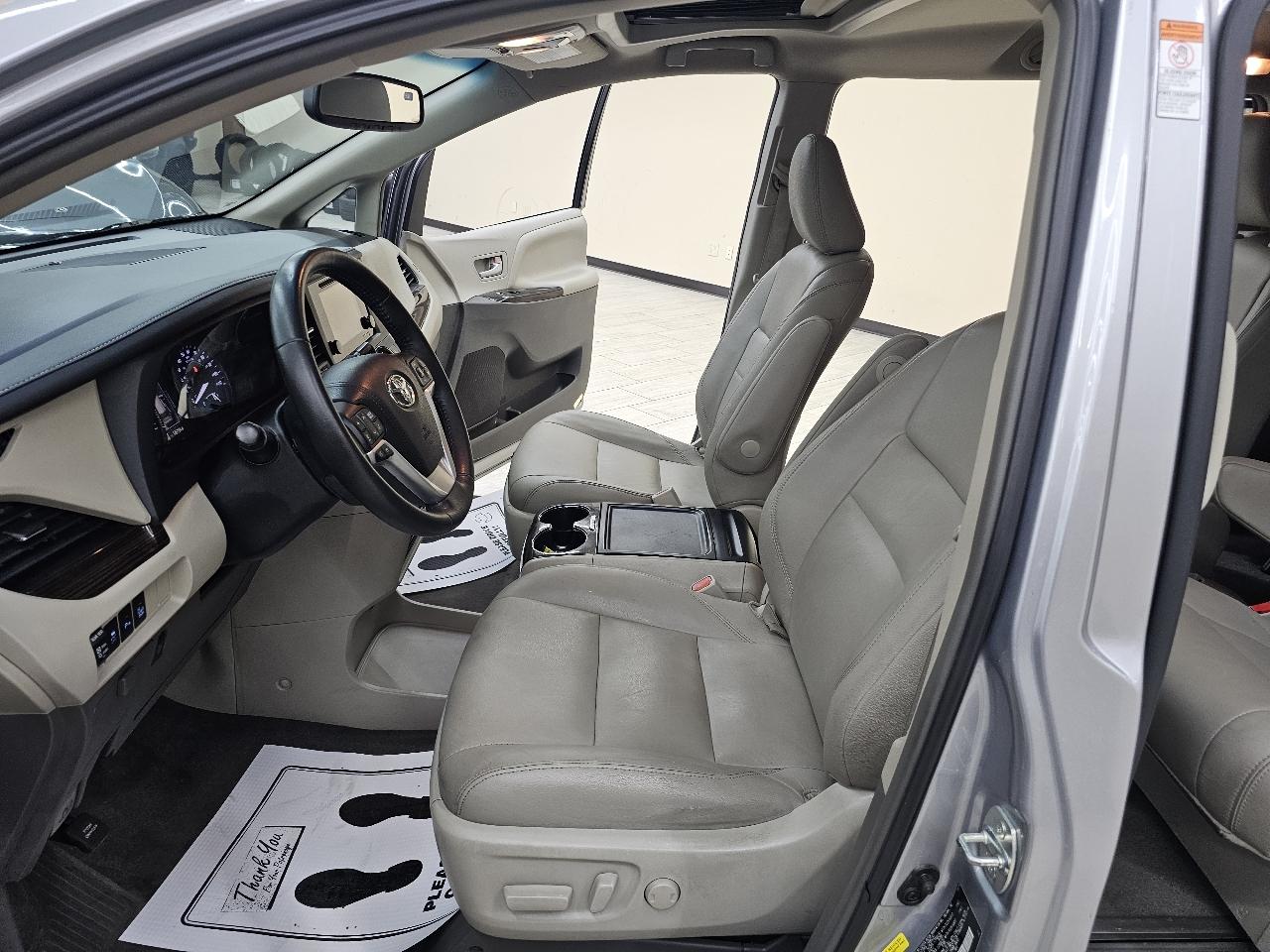 Toyota Sienna XLE FWD 8-Passenger V6 2015