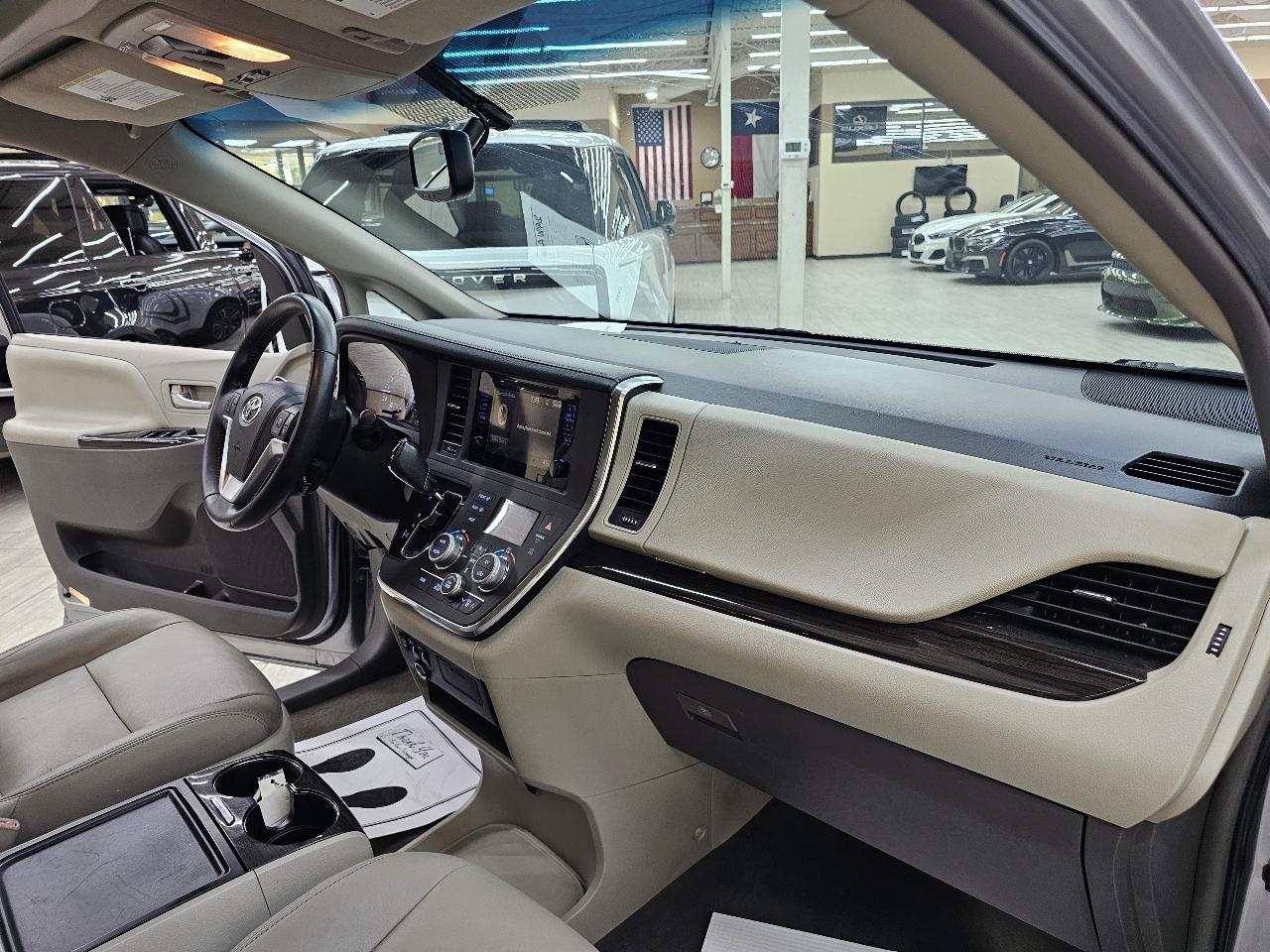 Toyota Sienna XLE FWD 8-Passenger V6 2015