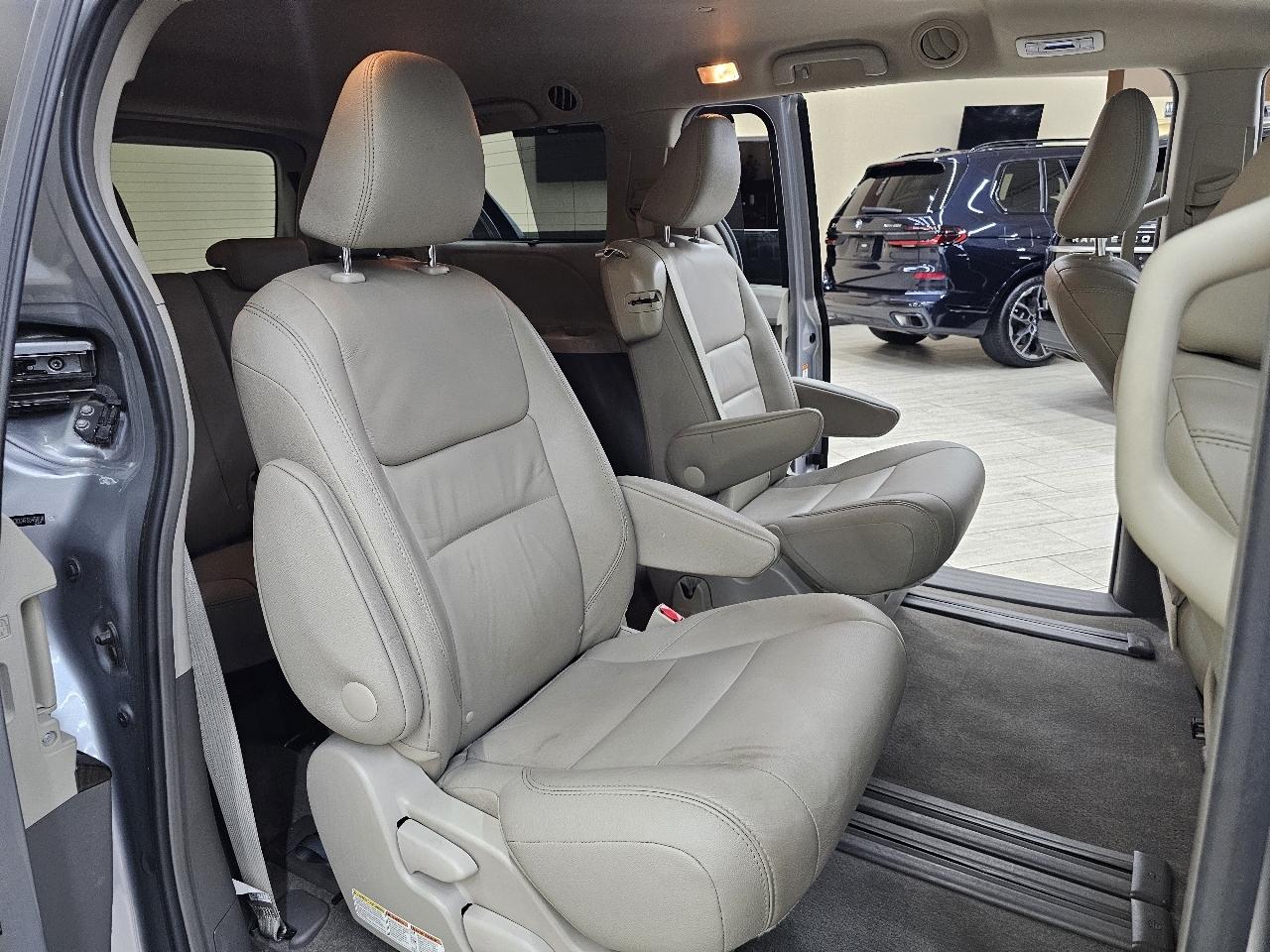 Toyota Sienna XLE FWD 8-Passenger V6 2015