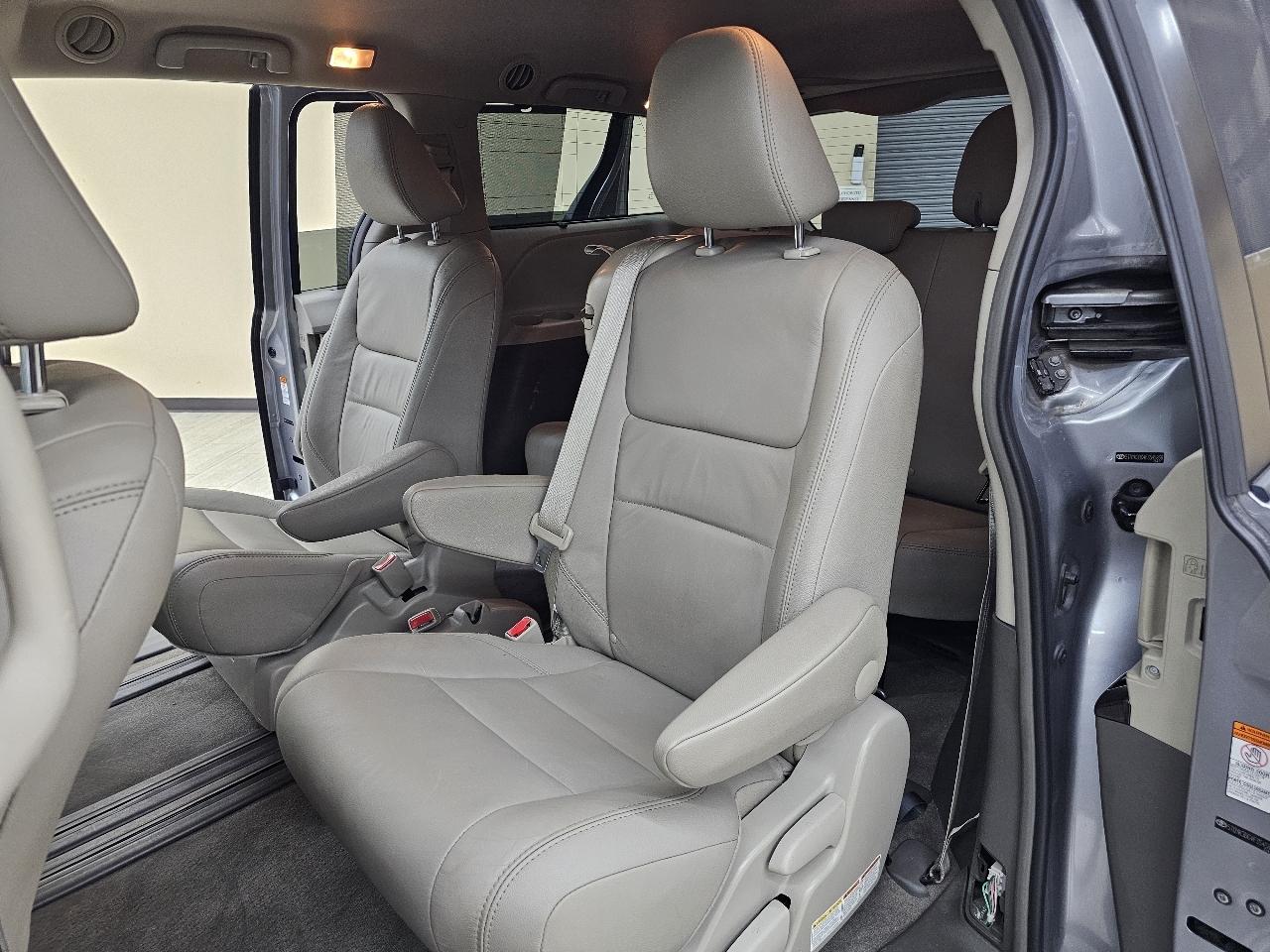 Toyota Sienna XLE FWD 8-Passenger V6 2015