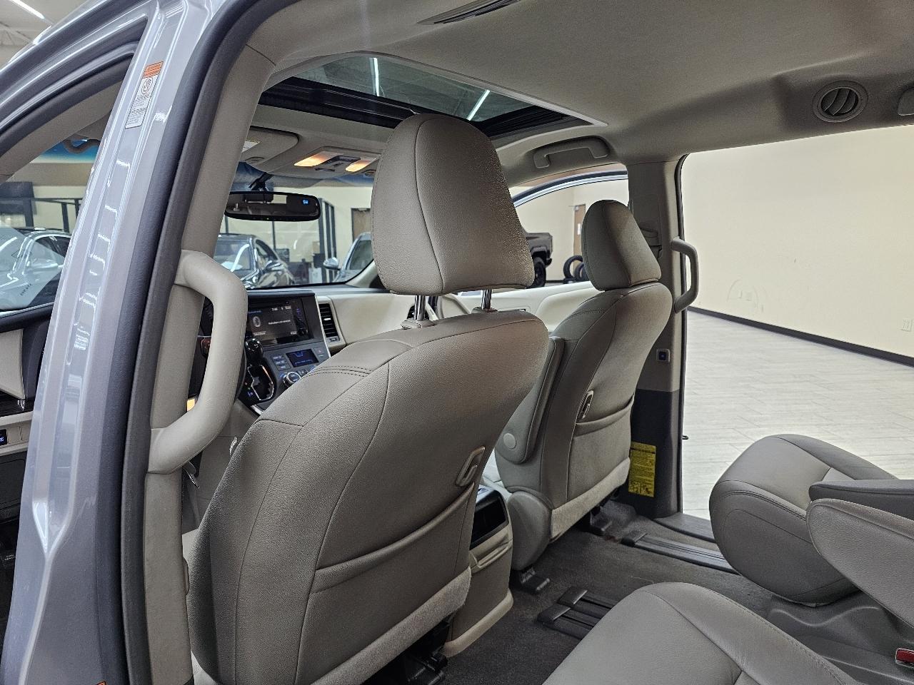 Toyota Sienna XLE FWD 8-Passenger V6 2015