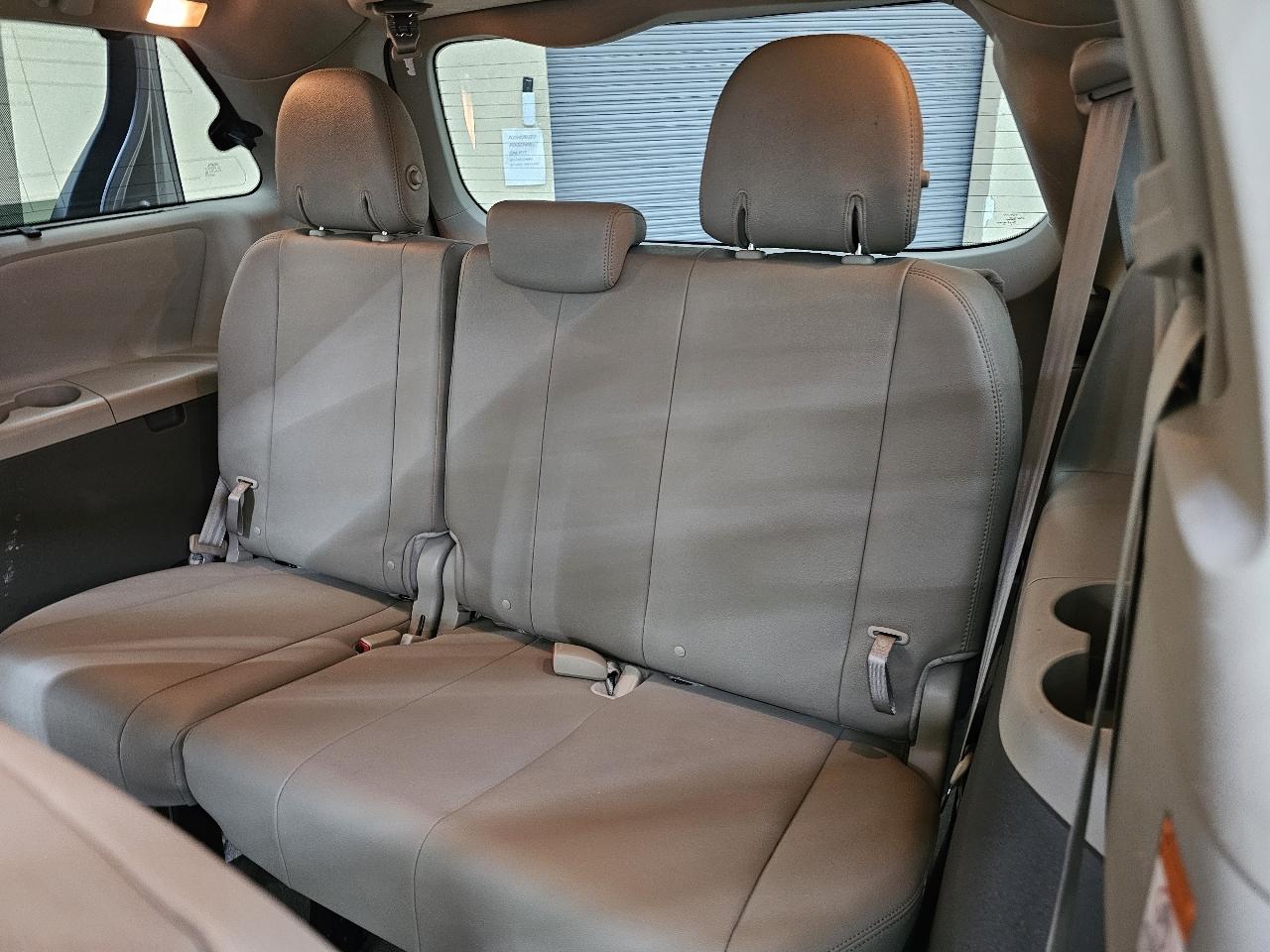 Toyota Sienna XLE FWD 8-Passenger V6 2015