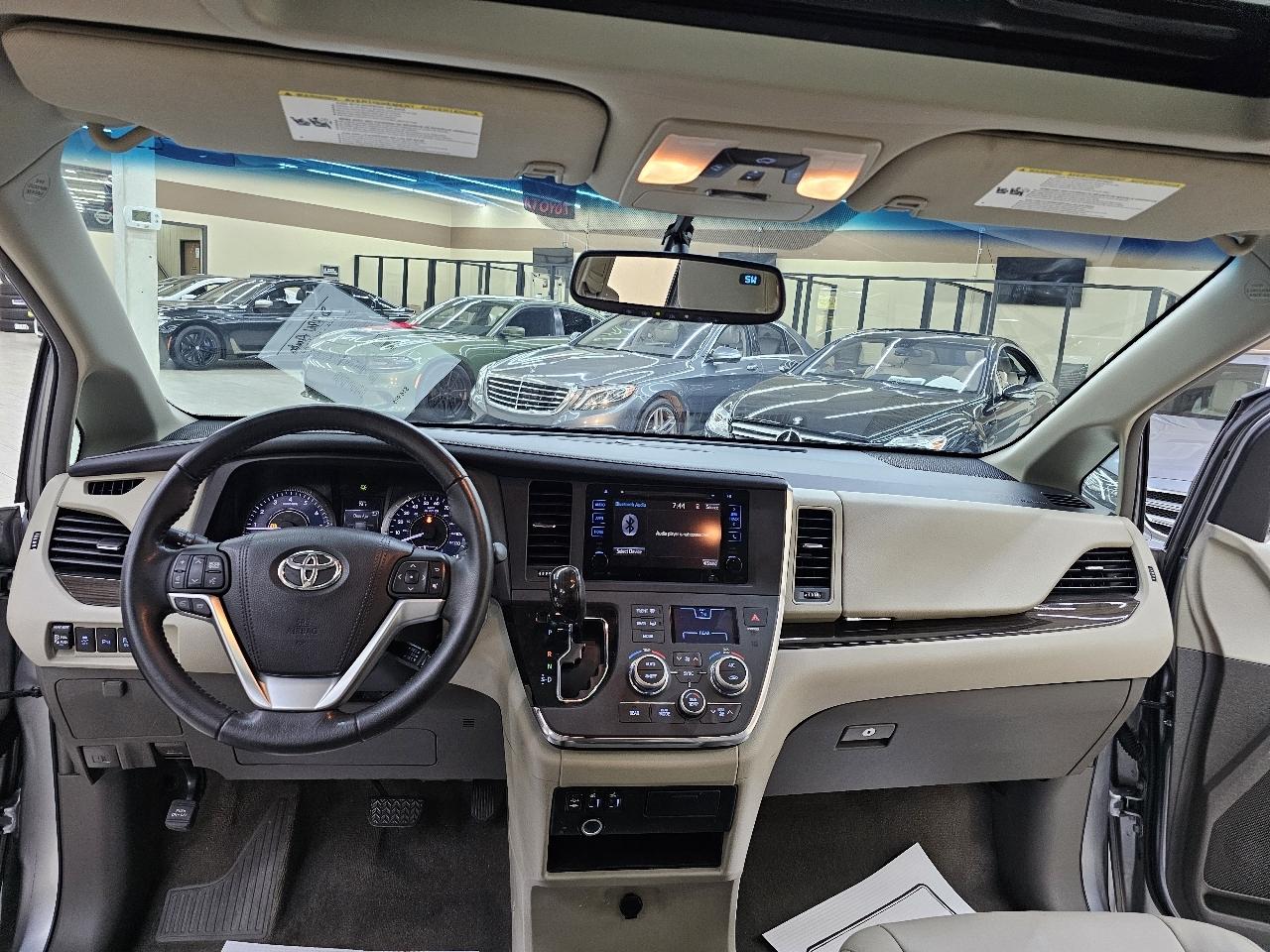 Toyota Sienna XLE FWD 8-Passenger V6 2015