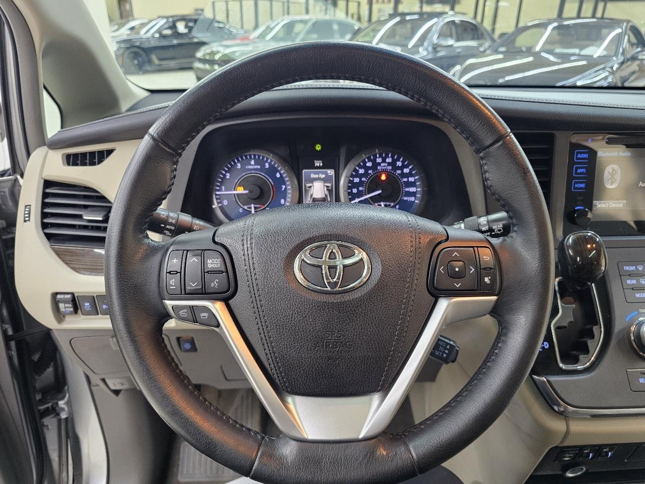 Toyota Sienna XLE FWD 8-Passenger V6 2015