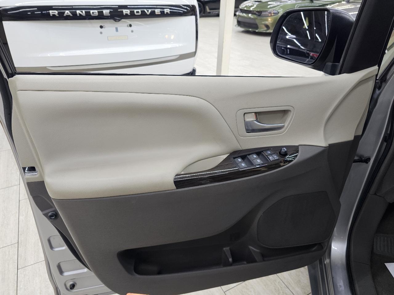 Toyota Sienna XLE FWD 8-Passenger V6 2015