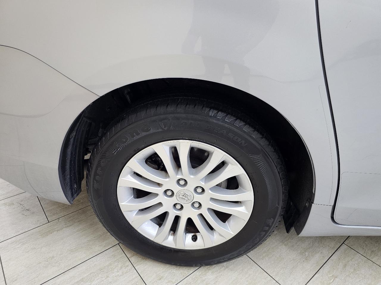 Toyota Sienna XLE FWD 8-Passenger V6 2015