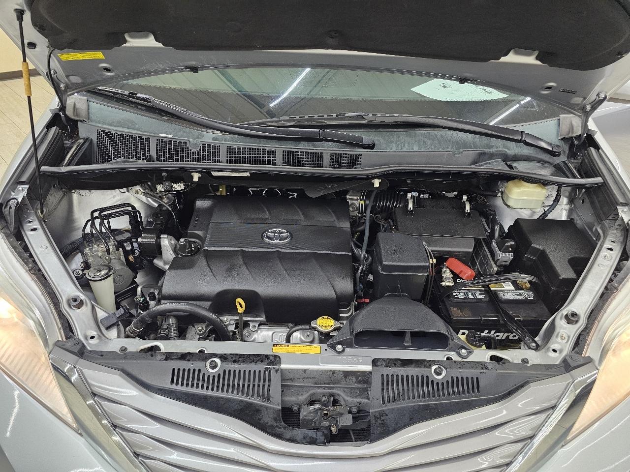 Toyota Sienna XLE FWD 8-Passenger V6 2015