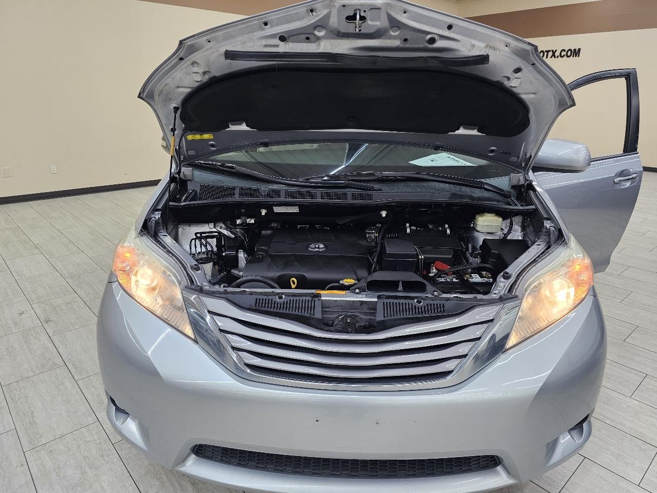 Toyota Sienna XLE FWD 8-Passenger V6 2015