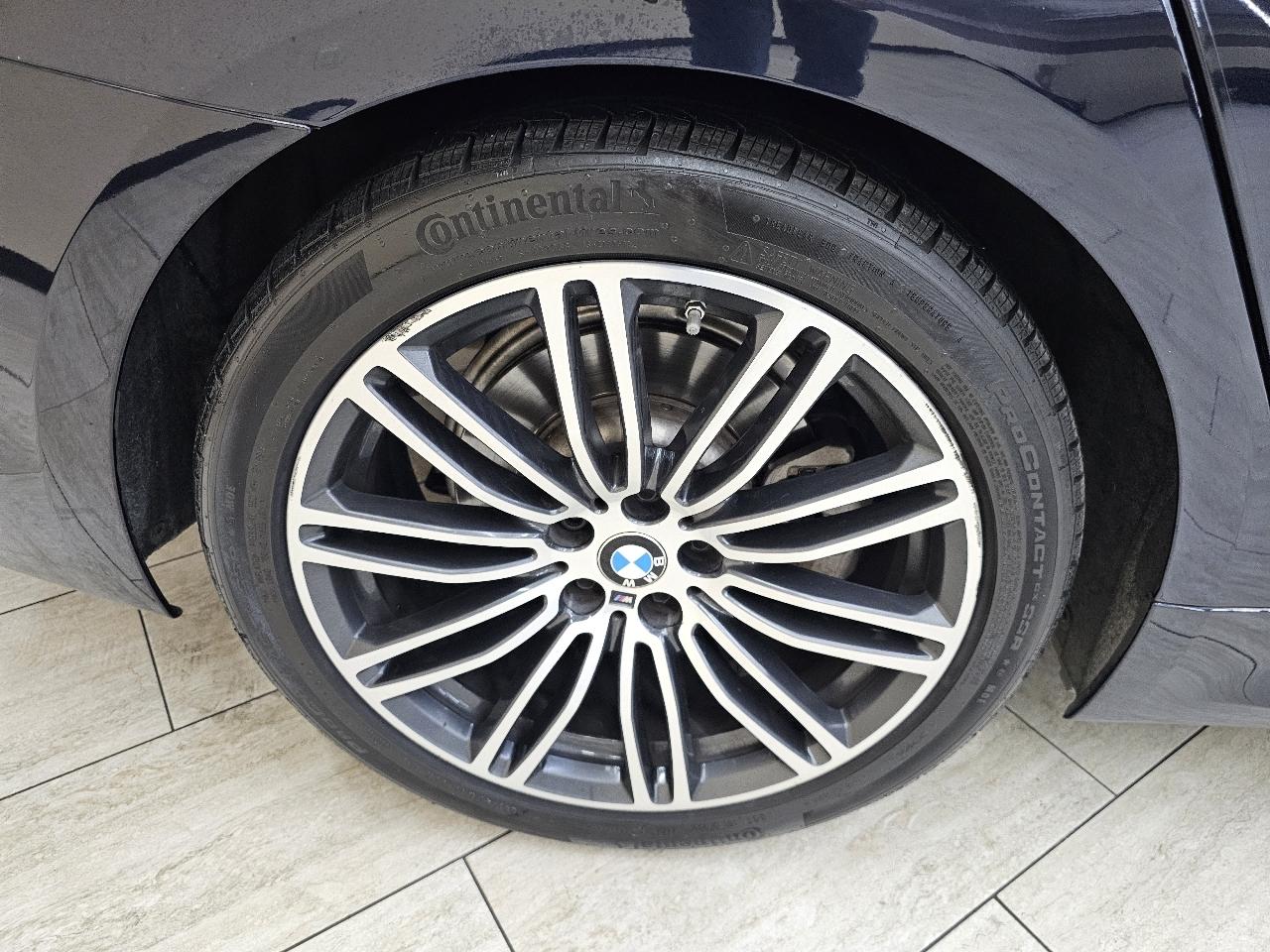 BMW 5-Series 530i 2019