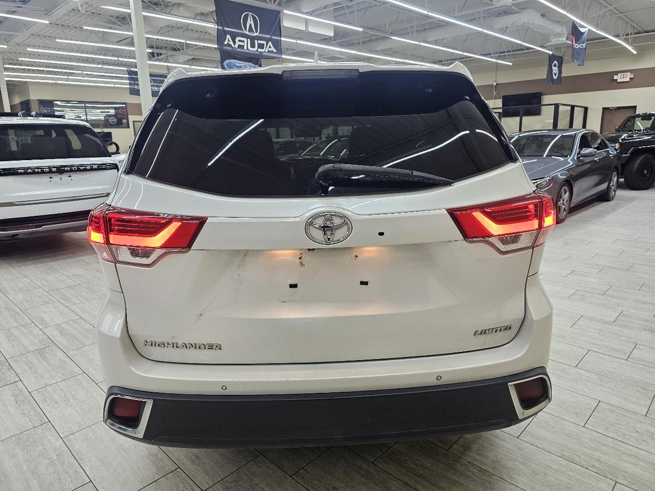 Toyota Highlander Limited FWD V6 2019