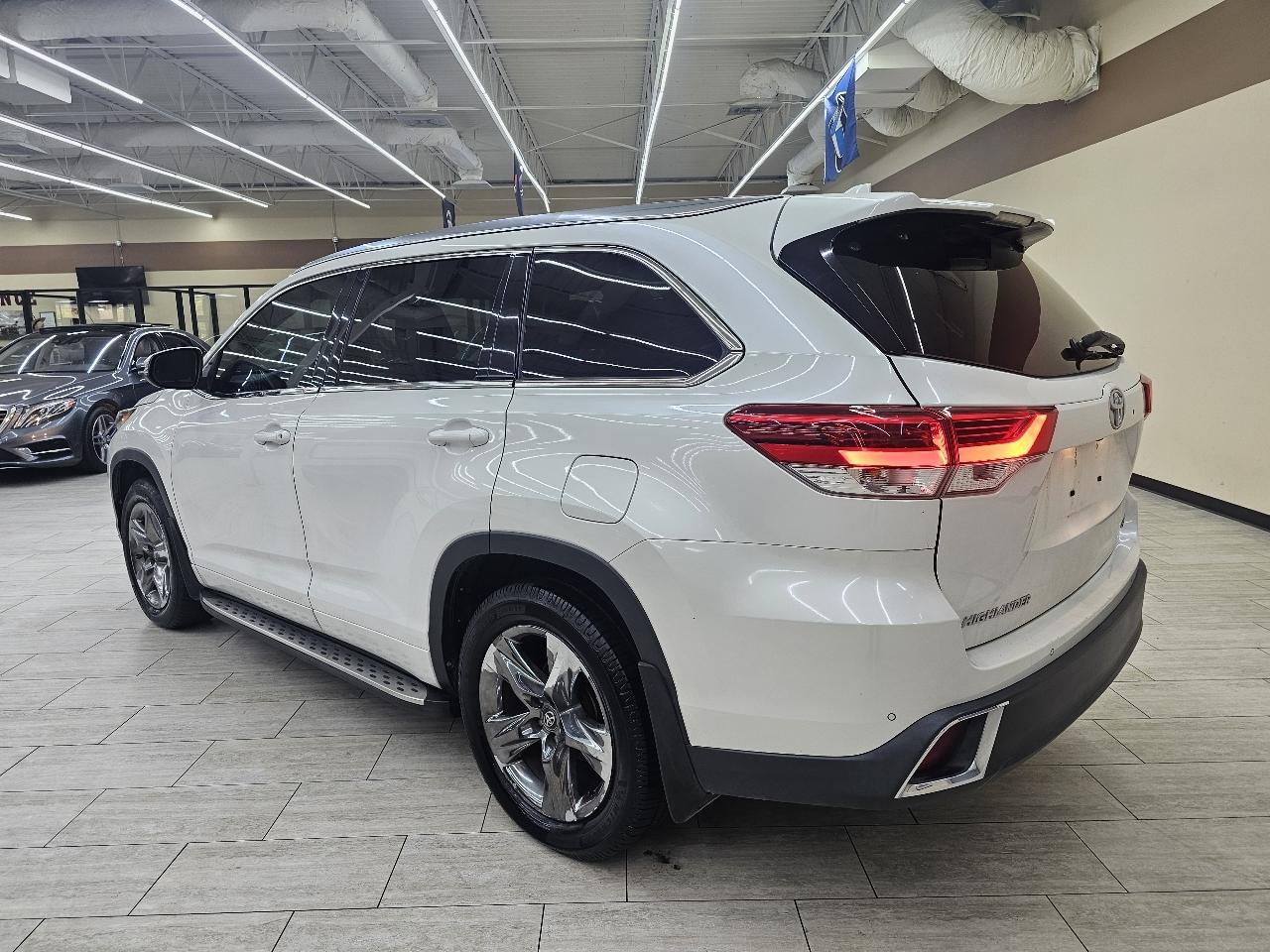 Toyota Highlander Limited FWD V6 2019