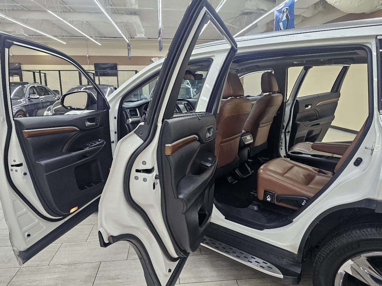 Toyota Highlander Limited FWD V6 2019