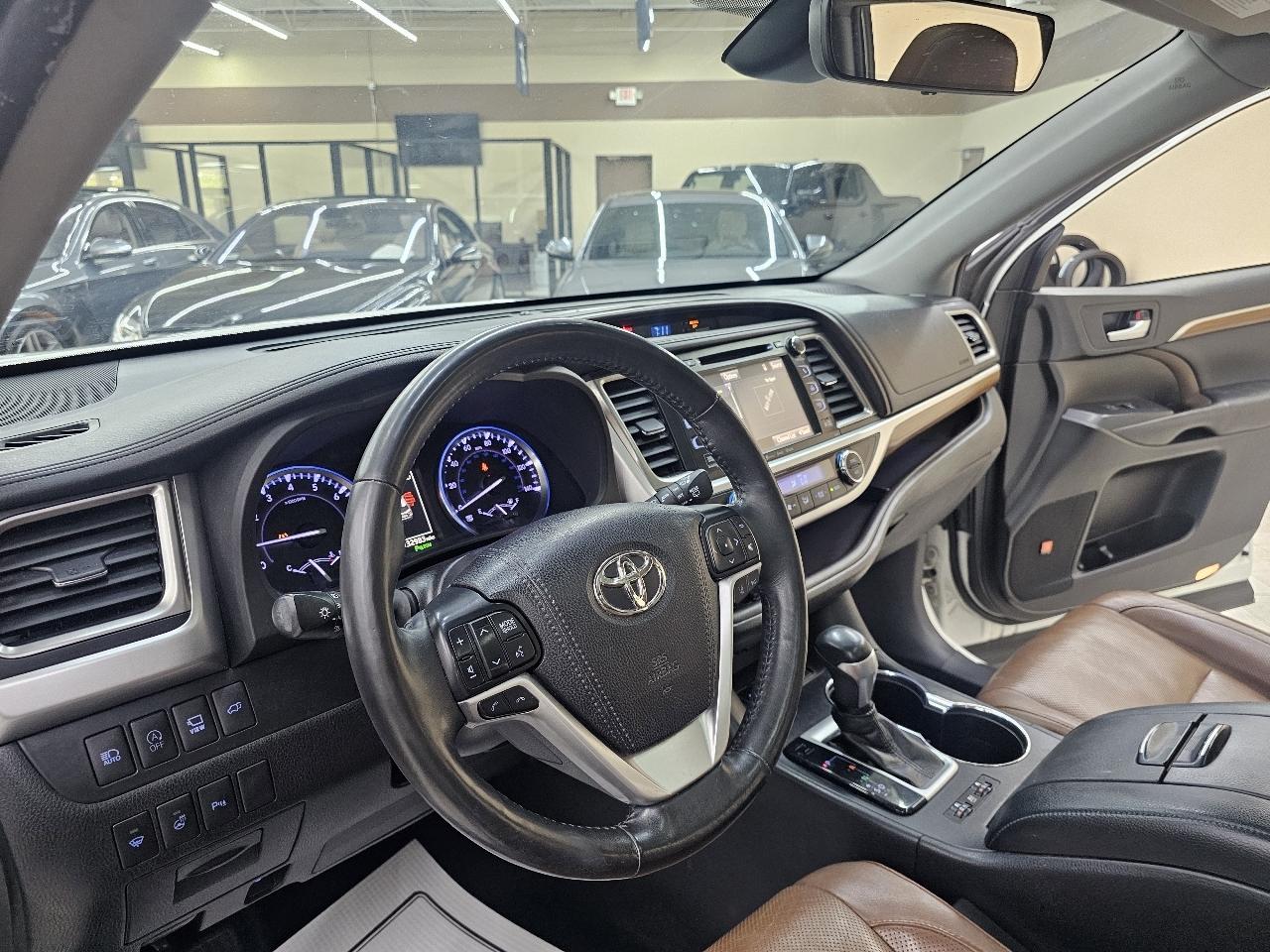 Toyota Highlander Limited FWD V6 2019