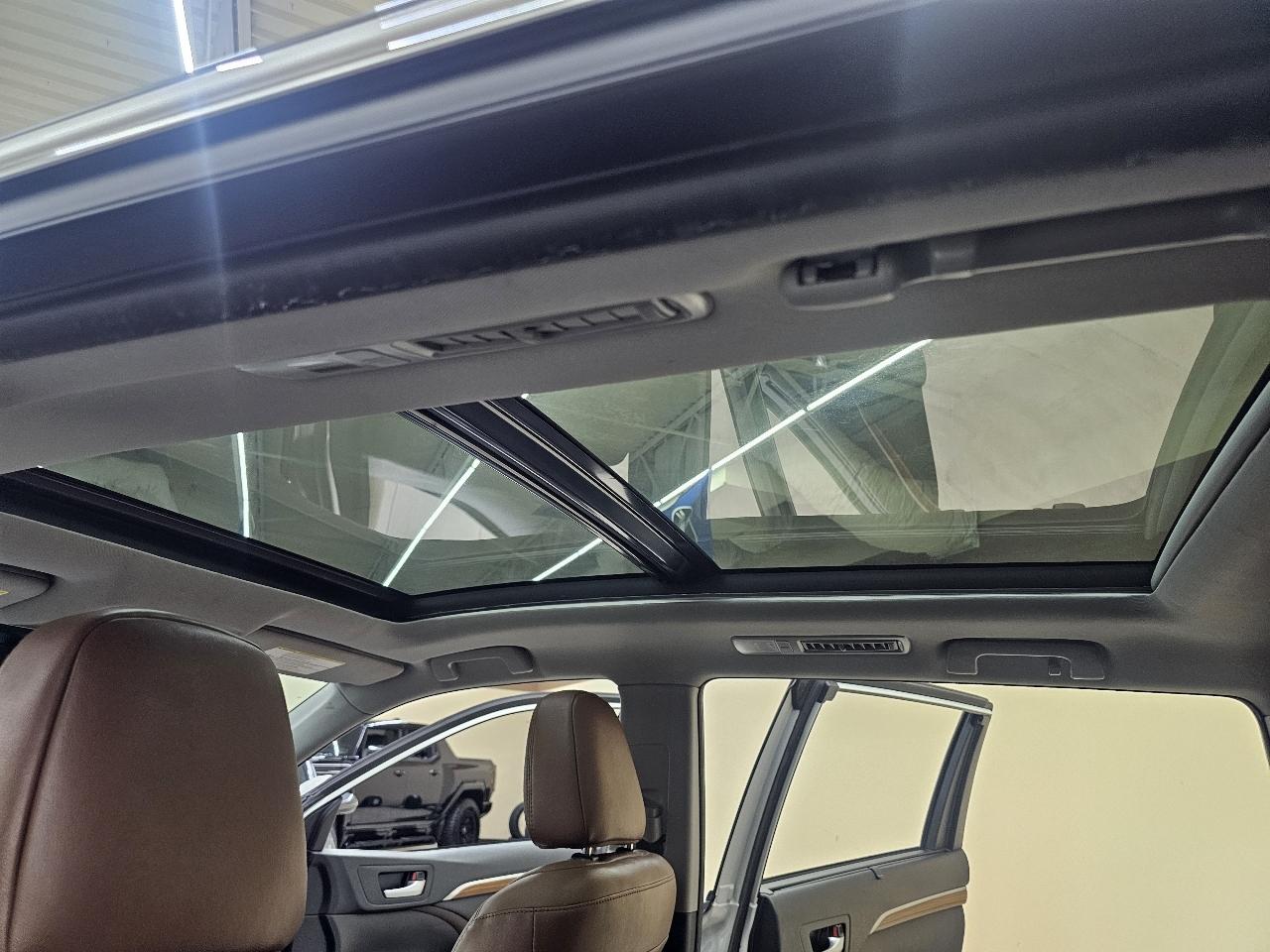 Toyota Highlander Limited FWD V6 2019