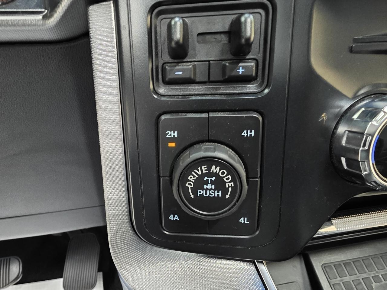 Ford F-150 4WD SuperCrew 145" Platinum 2022