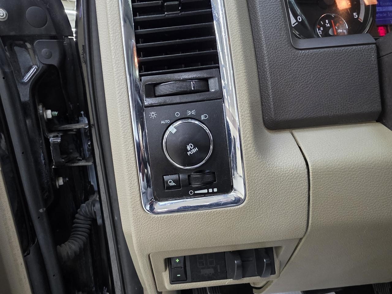 RAM 2500 Laramie Crew Cab SWB 4WD 2012