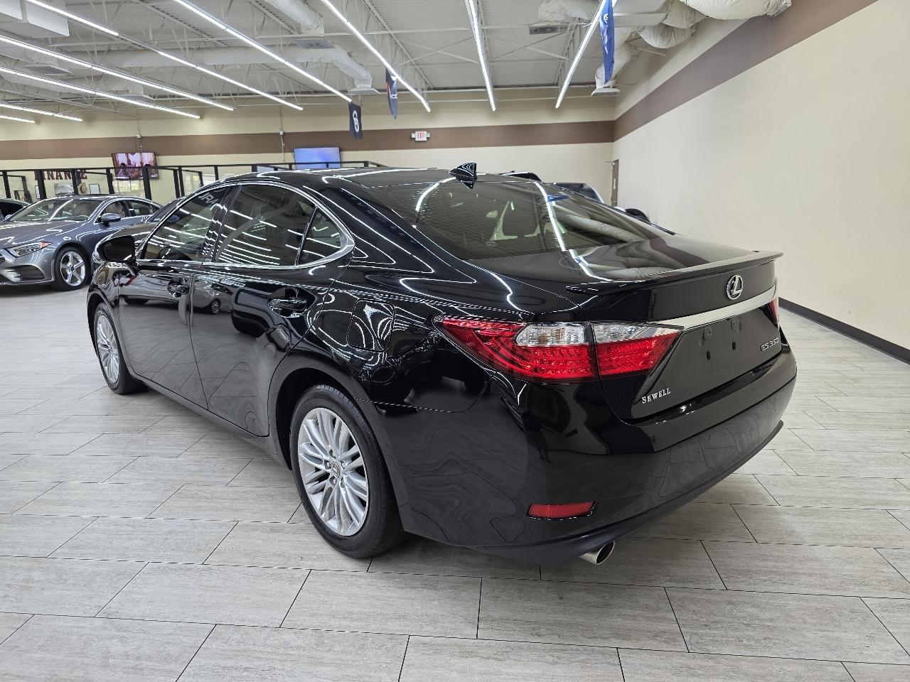 Lexus ES 350 Sedan 2015