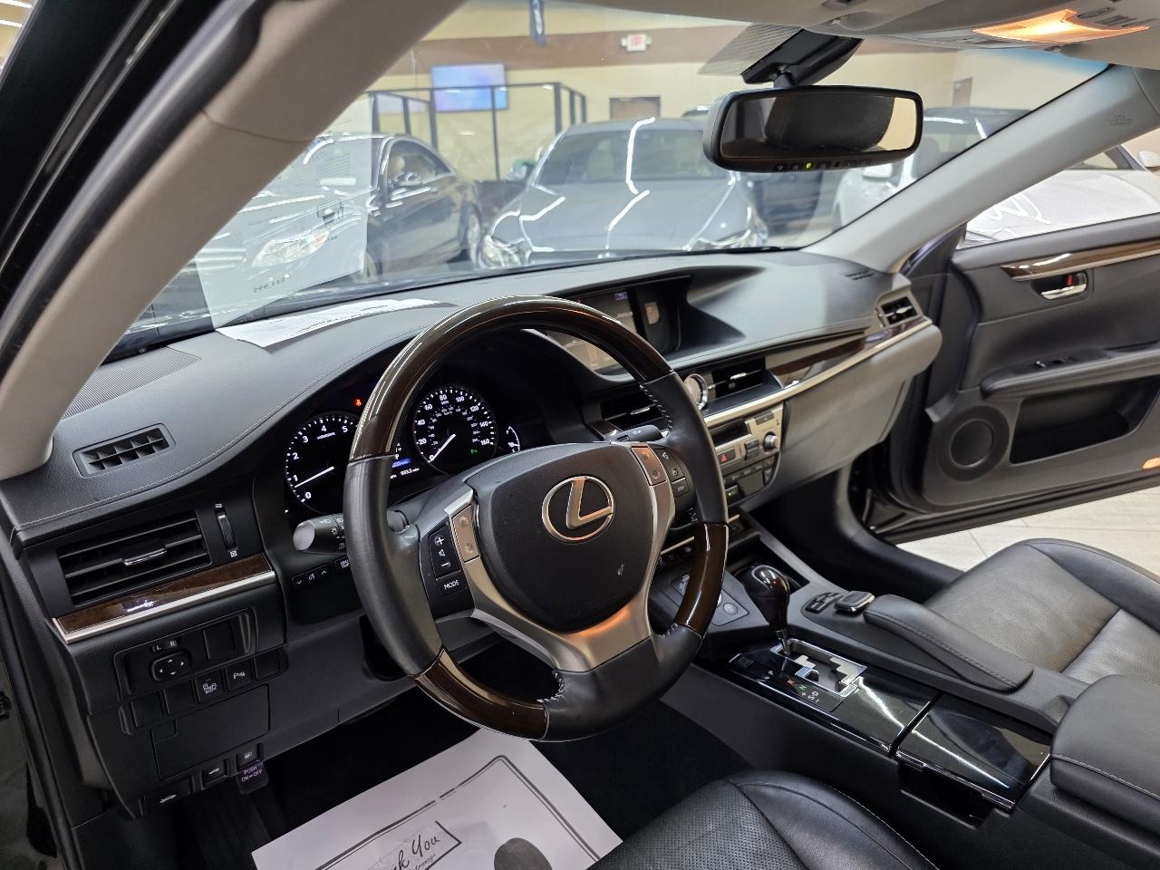 Lexus ES 350 Sedan 2015
