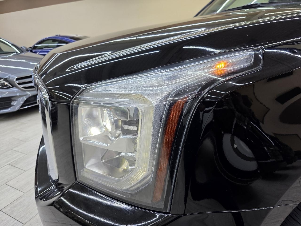 GMC Yukon Denali 4WD 2019