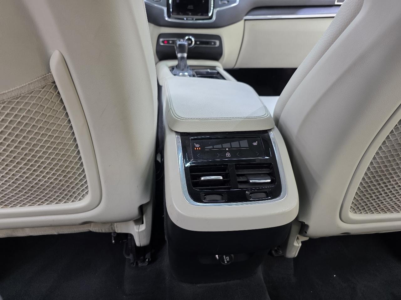 Volvo XC90 T6 Momentum AWD 2020