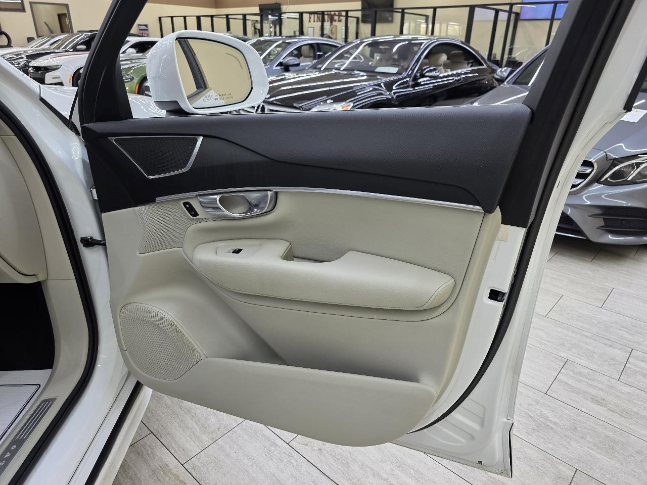 Volvo XC90 T6 Momentum AWD 2020