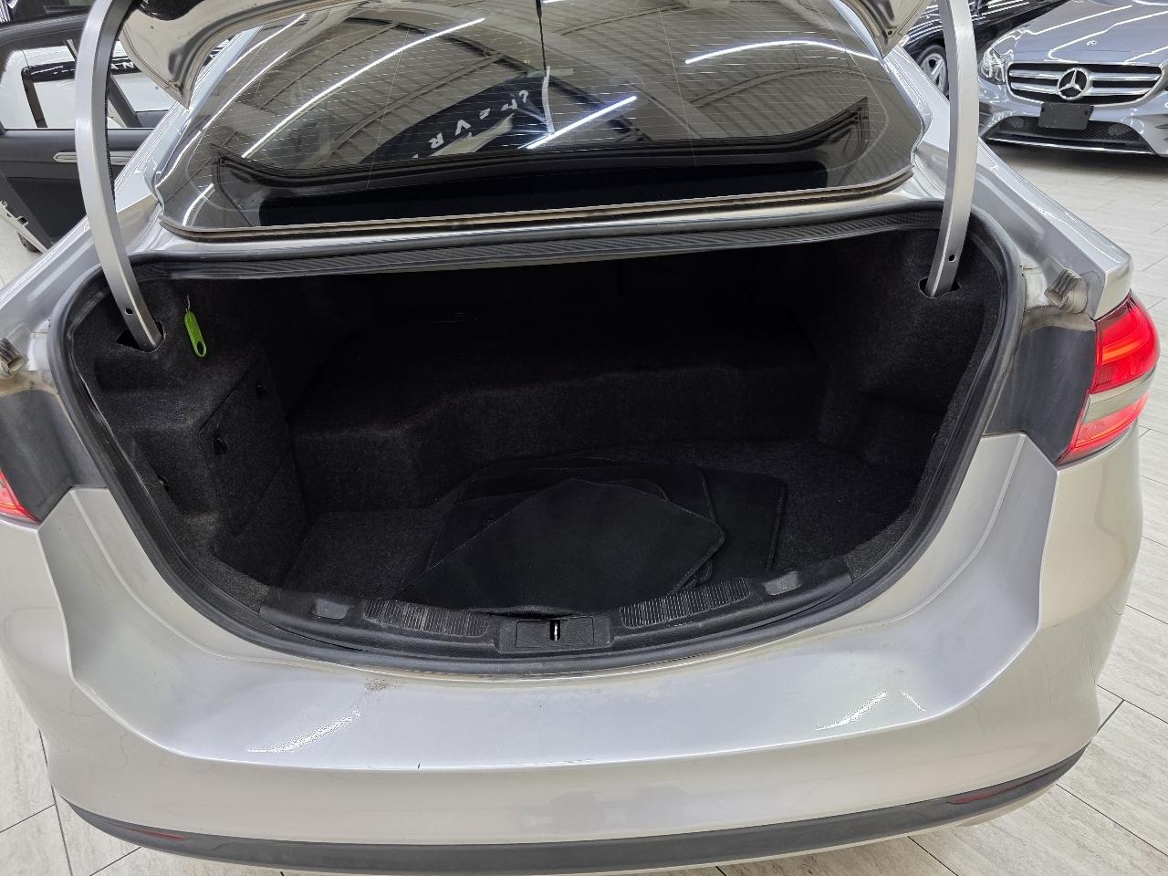 Ford Fusion Hybrid SE 2018