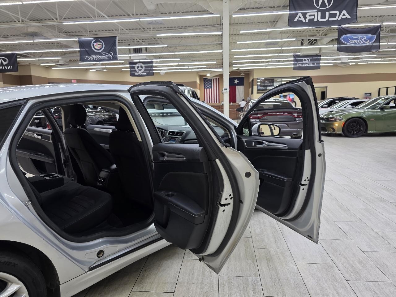 Ford Fusion Hybrid SE 2018
