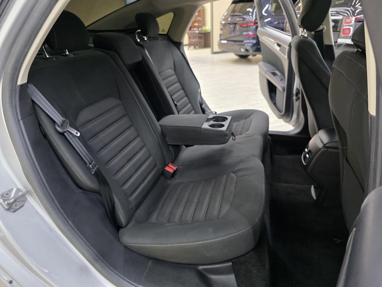 Ford Fusion Hybrid SE 2018