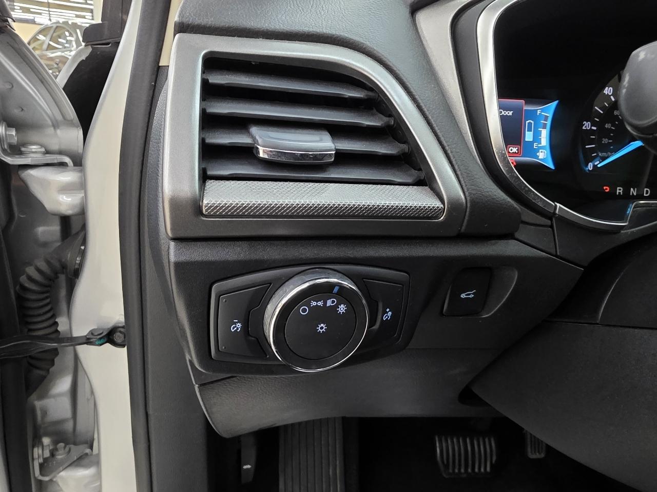 Ford Fusion Hybrid SE 2018