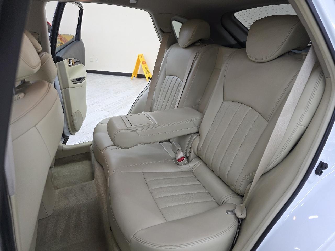 Infiniti QX50 Base RWD 2017