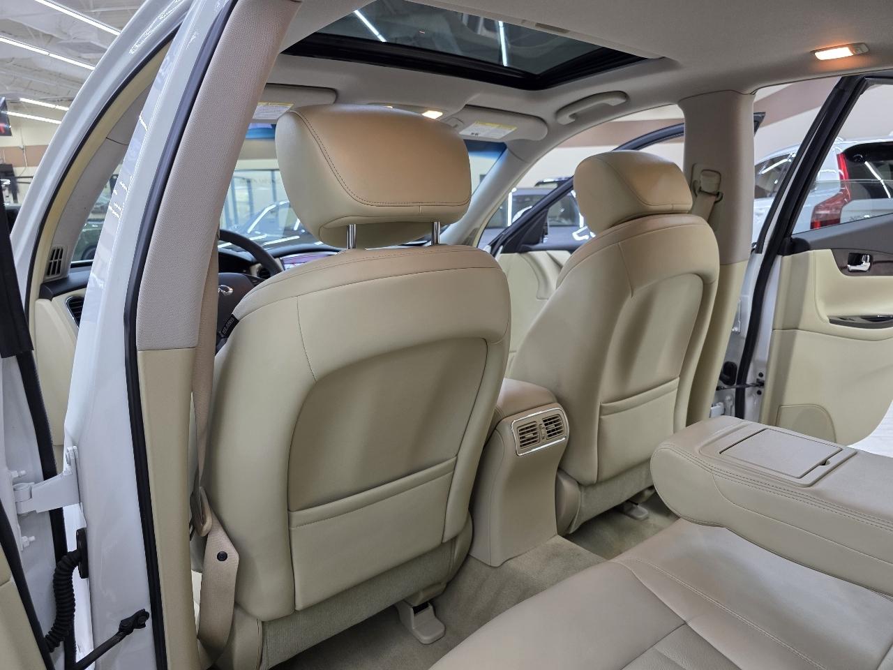 Infiniti QX50 Base RWD 2017