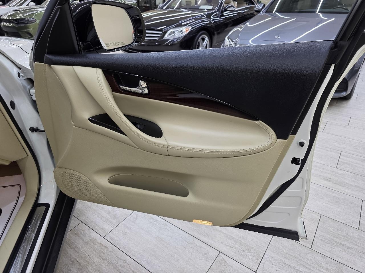 Infiniti QX50 Base RWD 2017