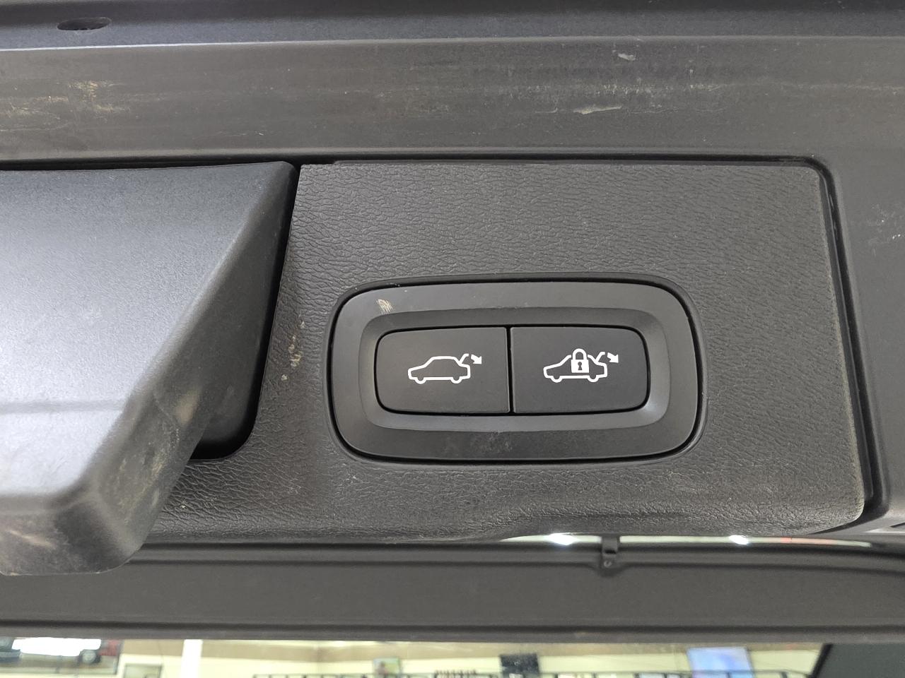 Volvo XC60 T5 Momentum AWD 2018