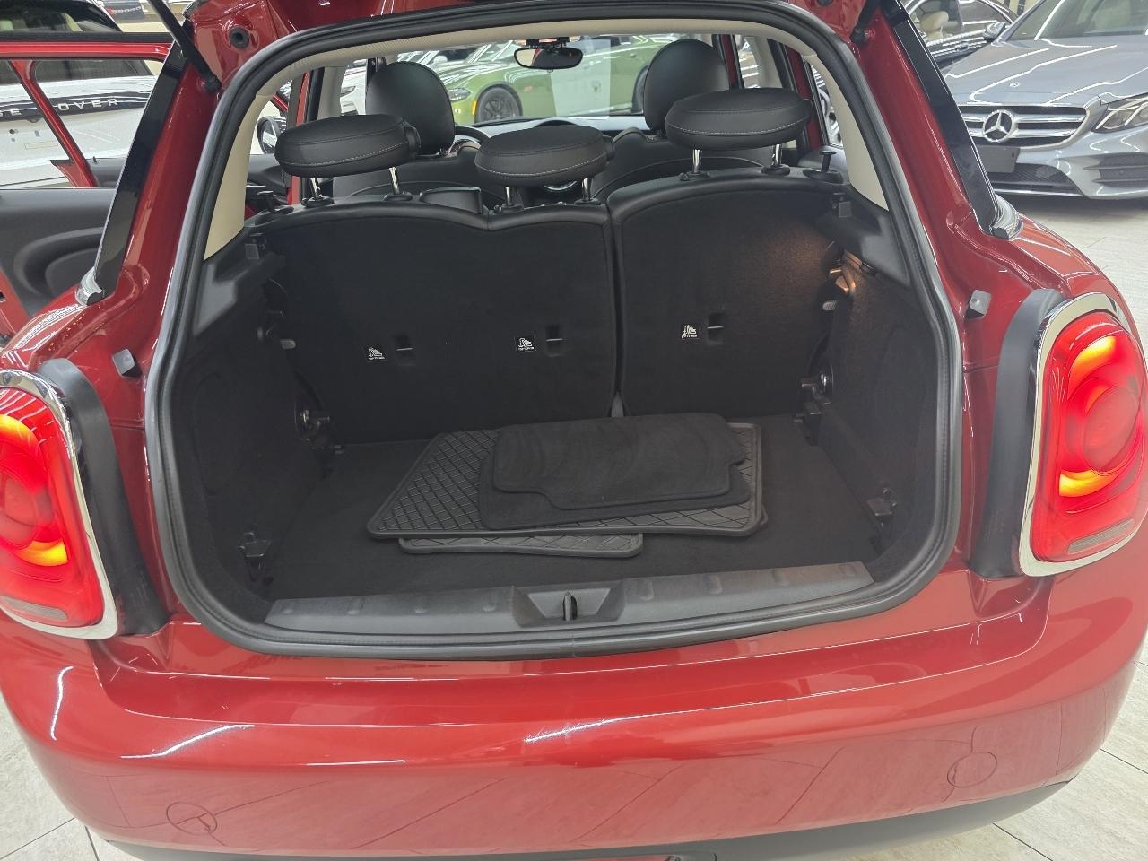 MINI Cooper Base 2015