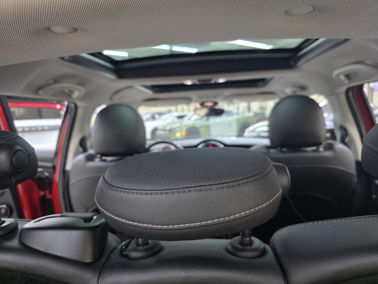 MINI Cooper Base 2015