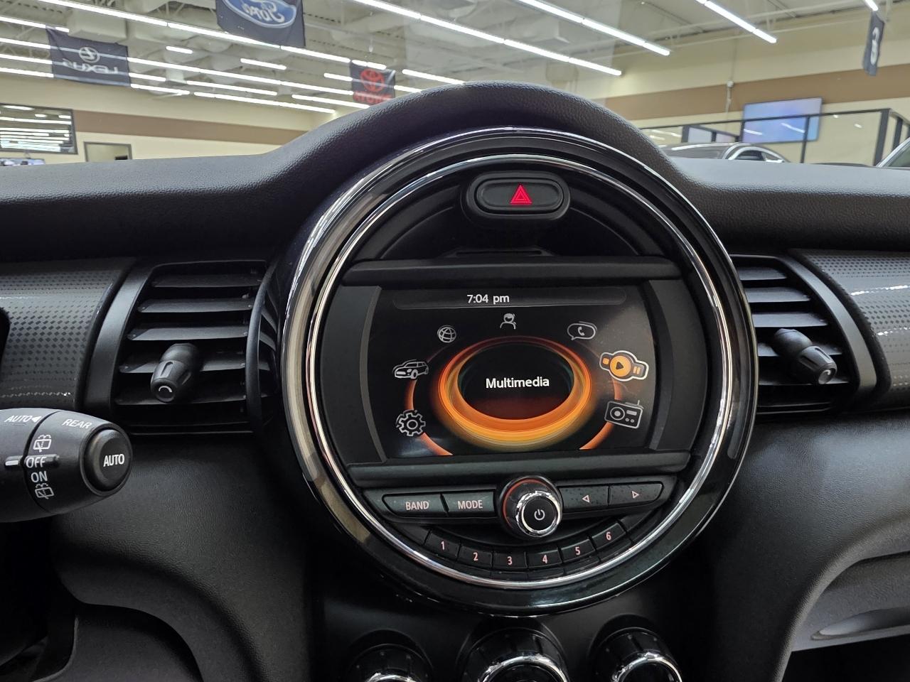 MINI Cooper Base 2015