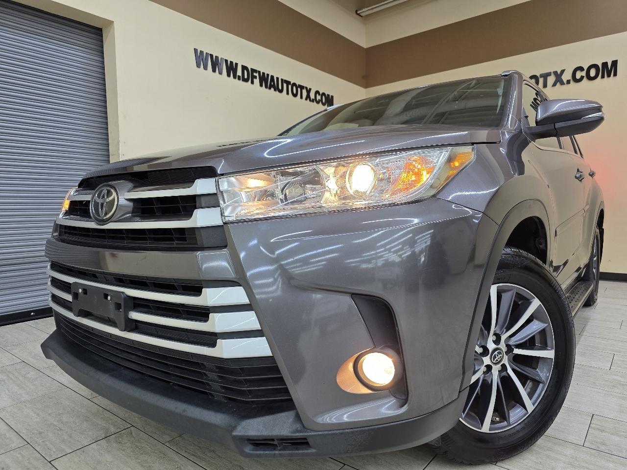 Toyota Highlander SE FWD V6 2017
