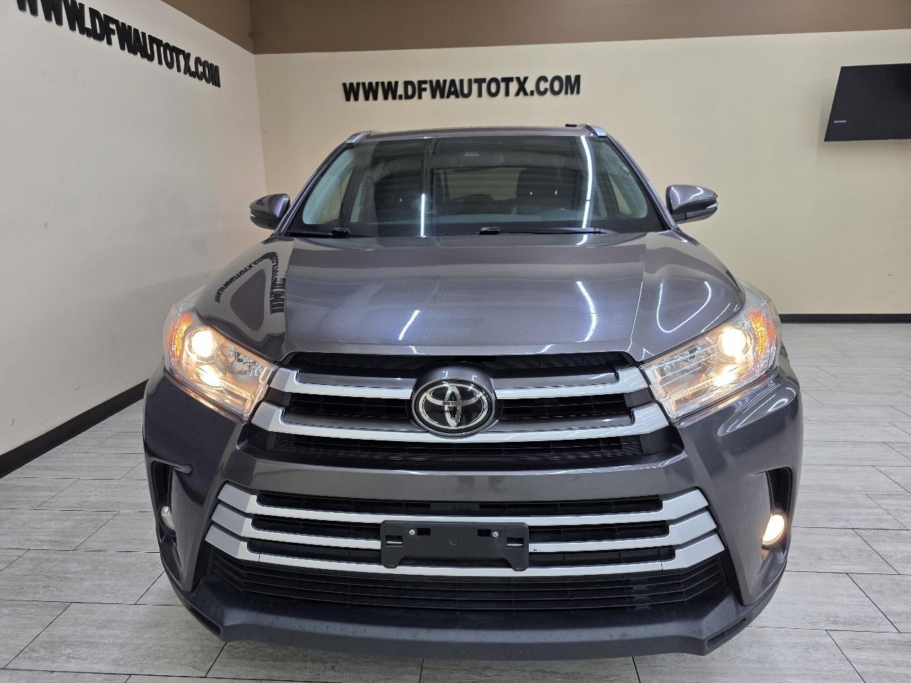 Toyota Highlander SE FWD V6 2017