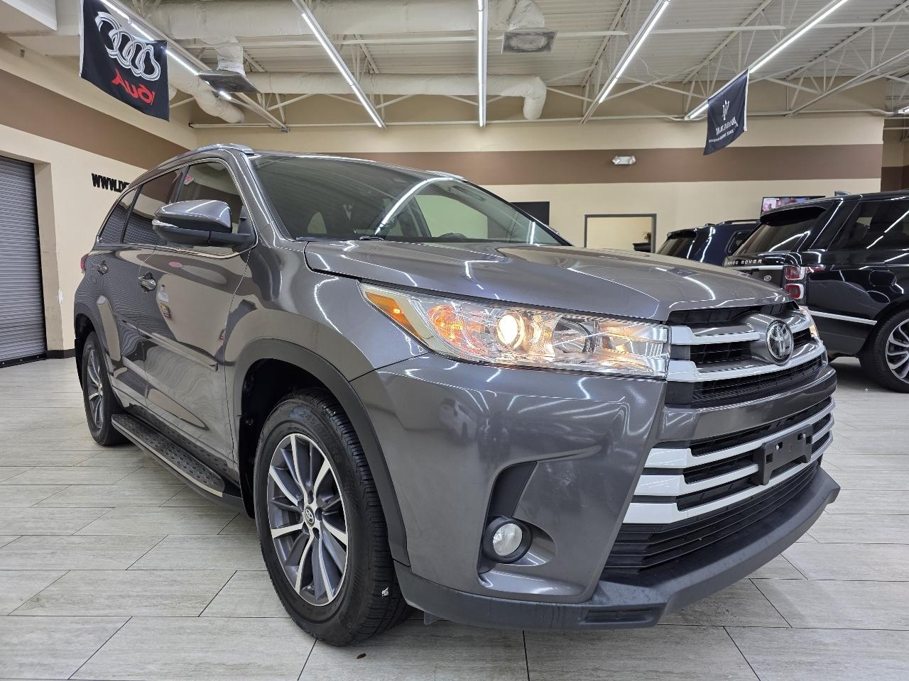 Toyota Highlander SE FWD V6 2017