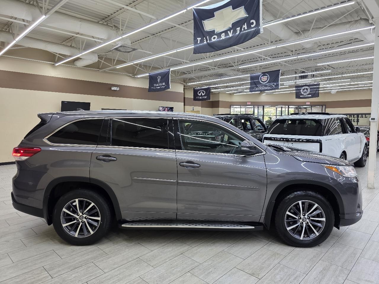Toyota Highlander SE FWD V6 2017