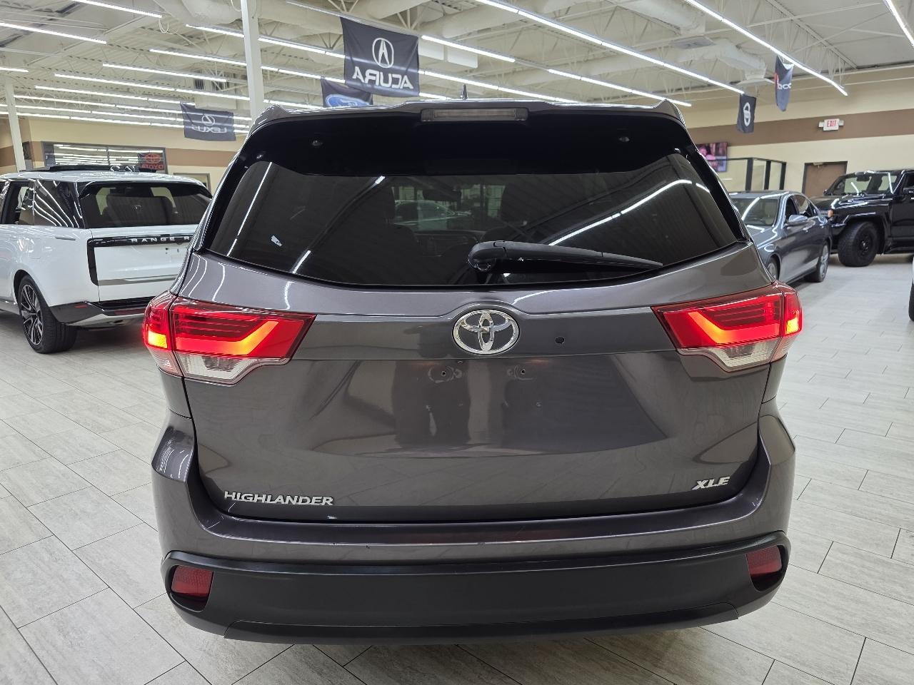 Toyota Highlander SE FWD V6 2017