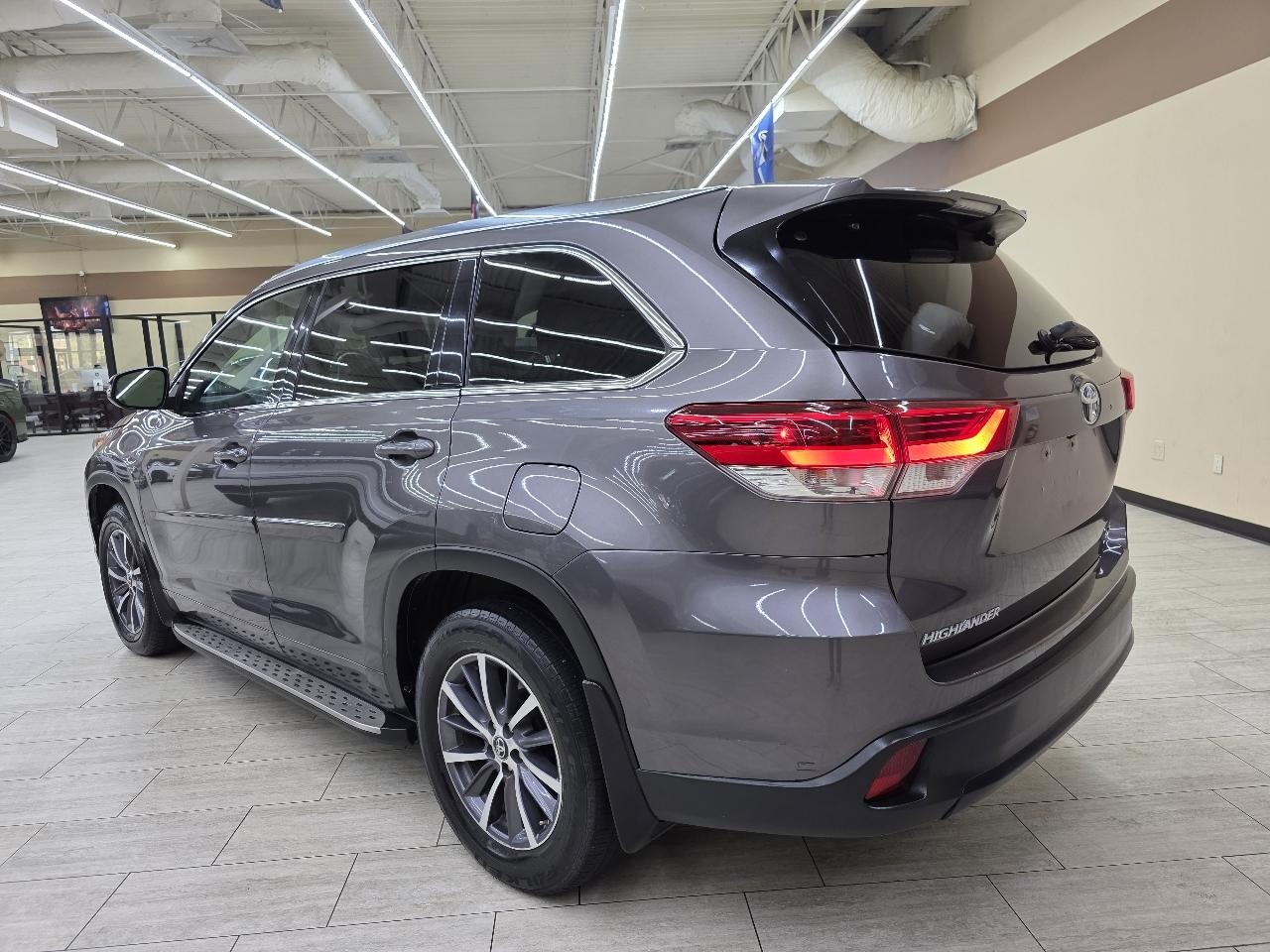 Toyota Highlander SE FWD V6 2017