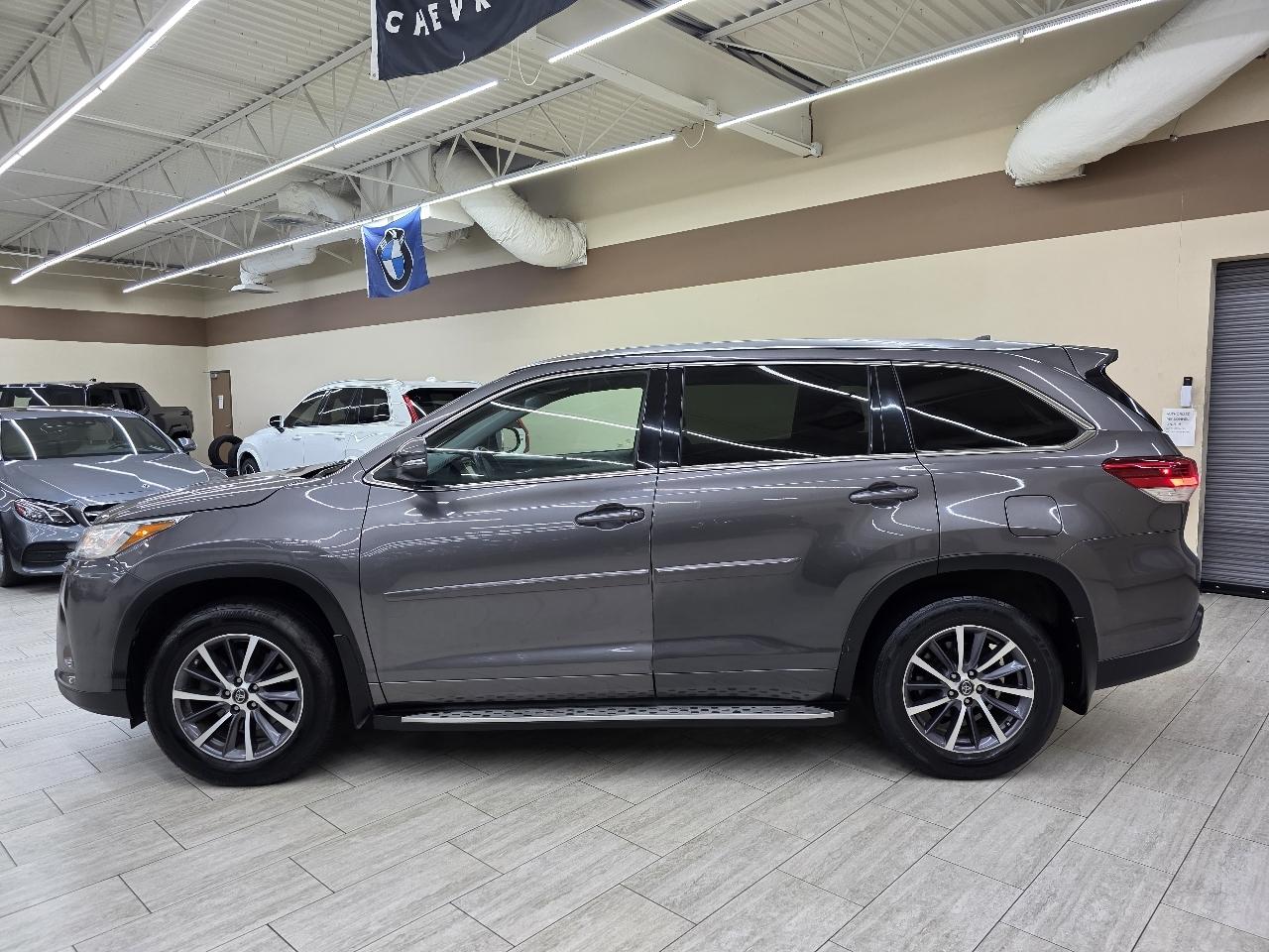 Toyota Highlander SE FWD V6 2017