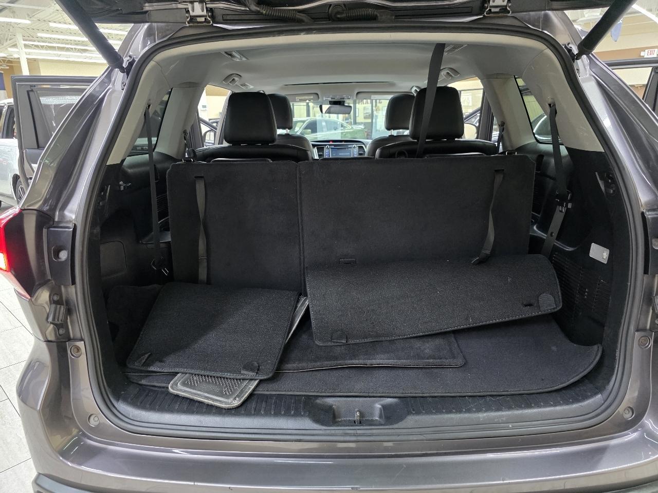 Toyota Highlander SE FWD V6 2017