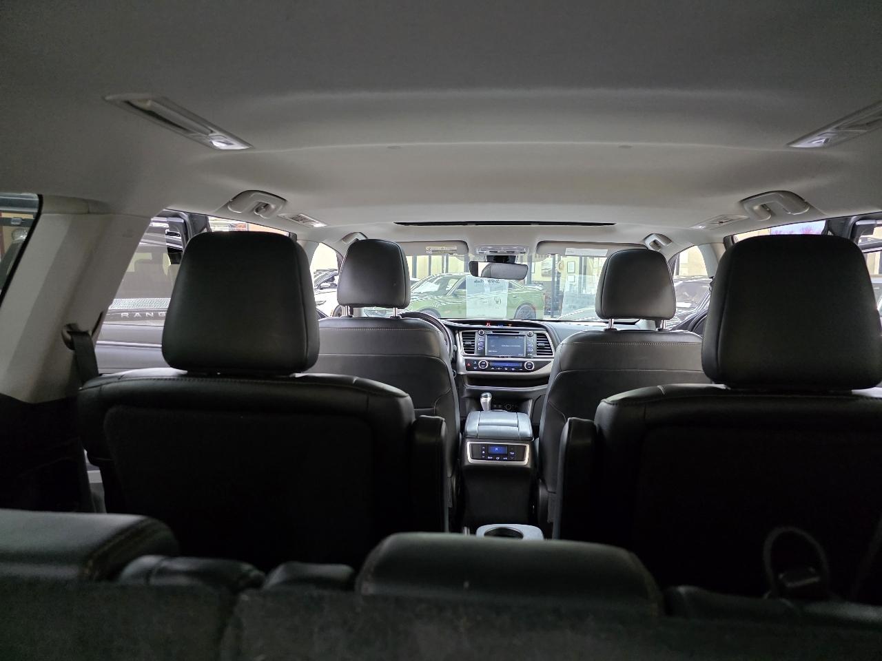 Toyota Highlander SE FWD V6 2017